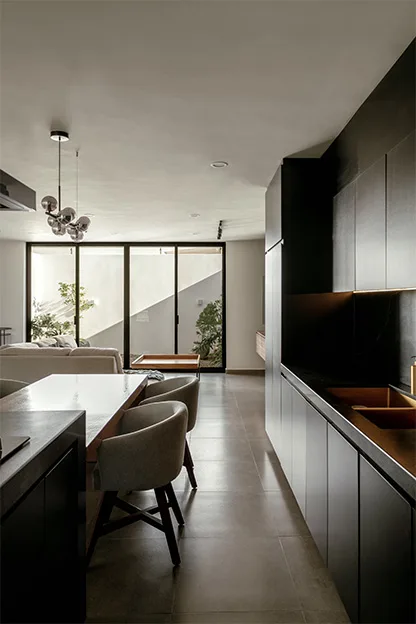 Portada - Comedor y sala de estar del proyecto Casa RR, por Badra Estudio